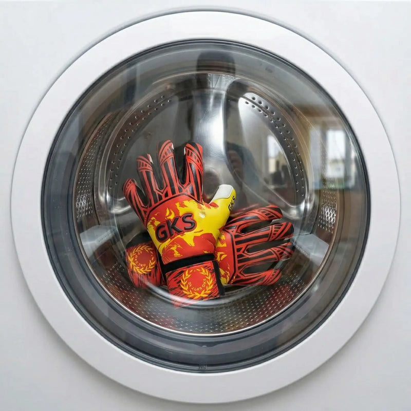 Stop! Doe dit nooit als je je keeperhandschoenen wast.